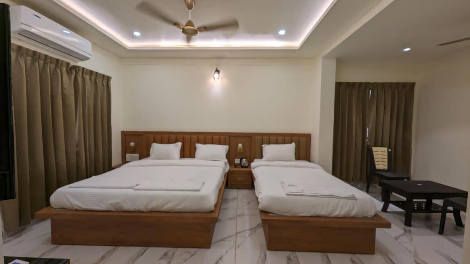 Mythri Residency Hotel Hubli Exterior photo