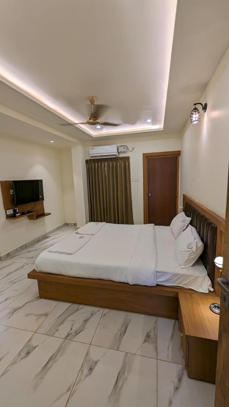 Mythri Residency Hotel Hubli Exterior photo
